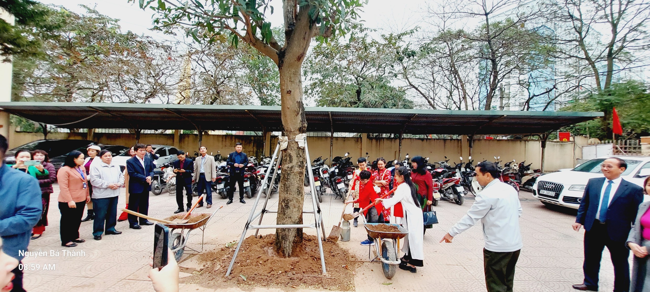 Đảng ủy - UBND - UB.MTTQ phường Đông Ngạc tổ chức Lễ phát động Tết trồng cây xuân Giáp Thìn năm 2024